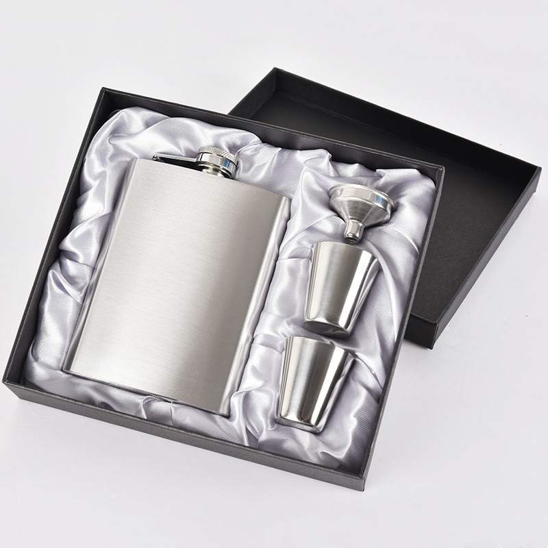 Set din oțel inoxidabil pentru vin, sticlă portabilă de 8 oz, stil retro, negru/argintiu/maro, sticluță mică
