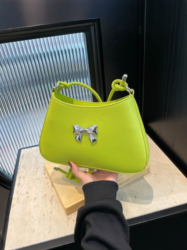 Ženska torbica s mašnicom u obliku polumjeseca, preko ramena i crossbody, dojam vrhunske kvalitete, nišni model