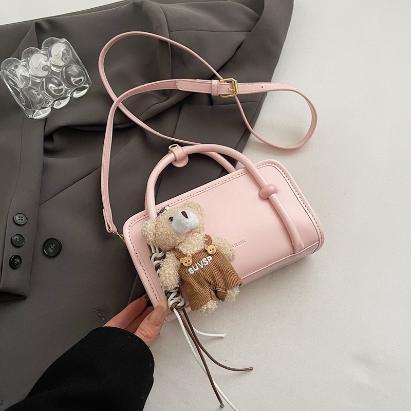Moderna ženska mala torbica za proljeće-ljeto 2025, minimalistički dizajn, preko ramena ili crossbody, kvadratnog oblika