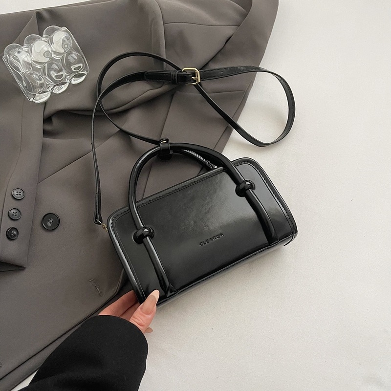 Moderna ženska mala torbica za proljeće-ljeto 2025, minimalistički dizajn, preko ramena ili crossbody, kvadratnog oblika
