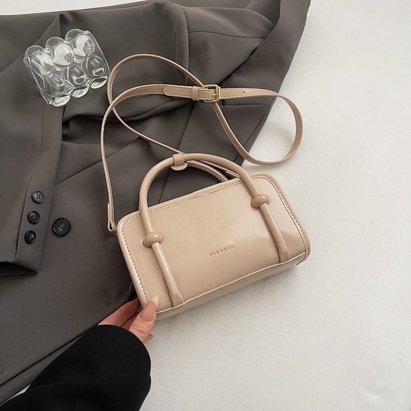 Moderna ženska mala torbica za proljeće-ljeto 2025, minimalistički dizajn, preko ramena ili crossbody, kvadratnog oblika