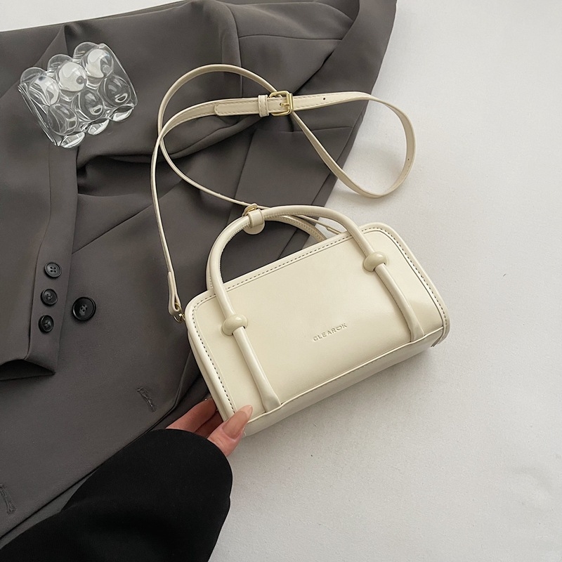 Moderna ženska mala torbica za proljeće-ljeto 2025, minimalistički dizajn, preko ramena ili crossbody, kvadratnog oblika