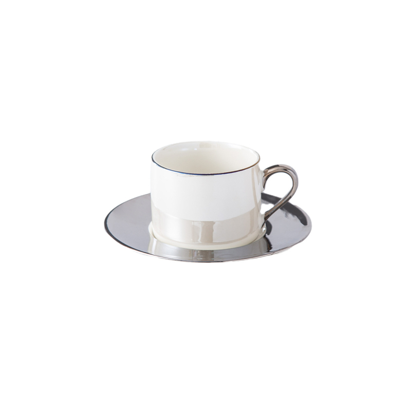 Ceașă de cafea din ceramică cu farfurie, în stil european retro-lux, însoțită de cafetieră – set de veselă pentru cappuccino și ceai de după-amiază, pentru hotel