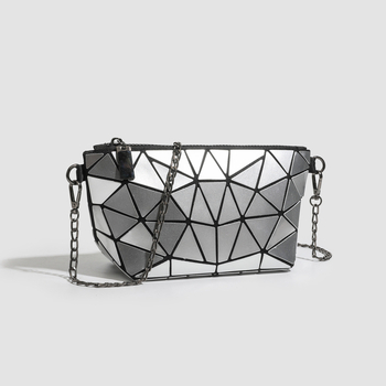 Geometrijska romboidna lančana kozmetička torbica, luminozno mijenjanje boje, mala crossbody/ramena torba, PVC, urbani stil