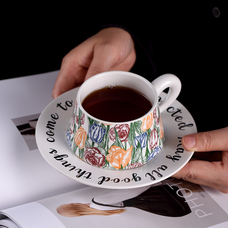 Set cești de cafea și farfurioare din ceramică, seria Grădina, vintage, în cutie cadou