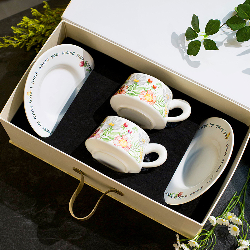 Set cești de cafea și farfurioare din ceramică, seria Grădina, vintage, în cutie cadou