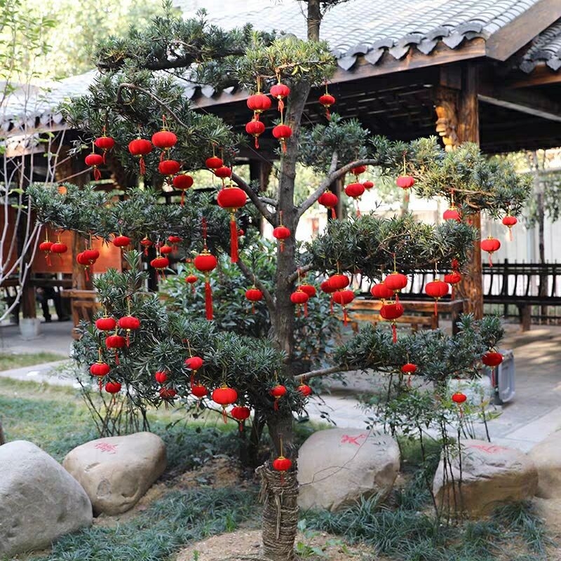Felinar roșu, cu suprafață velurată, în formă de sferă – ornament suspendat mini bonsai pentru Anul Nou și Festivalul Primăverii