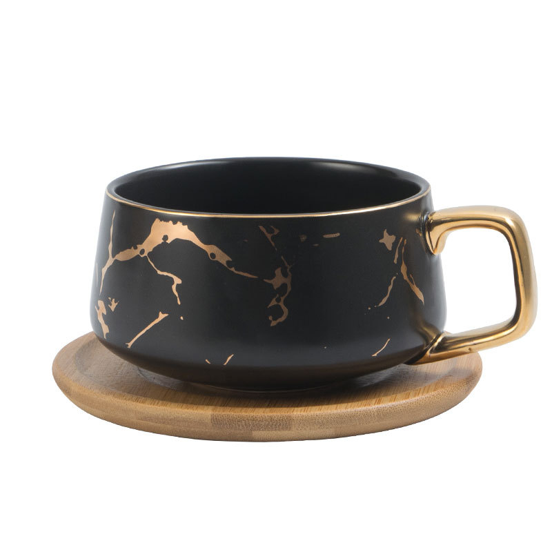 Set modern de cești de cafea din ceramică cu farfurioară, model marmură