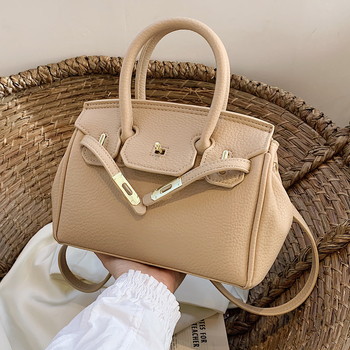 Ženska torbica od PU kože, može se nositi preko ramena ili kao crossbody, srednje veličine, platinski završetak, gradski minimalistički stil, 2025
