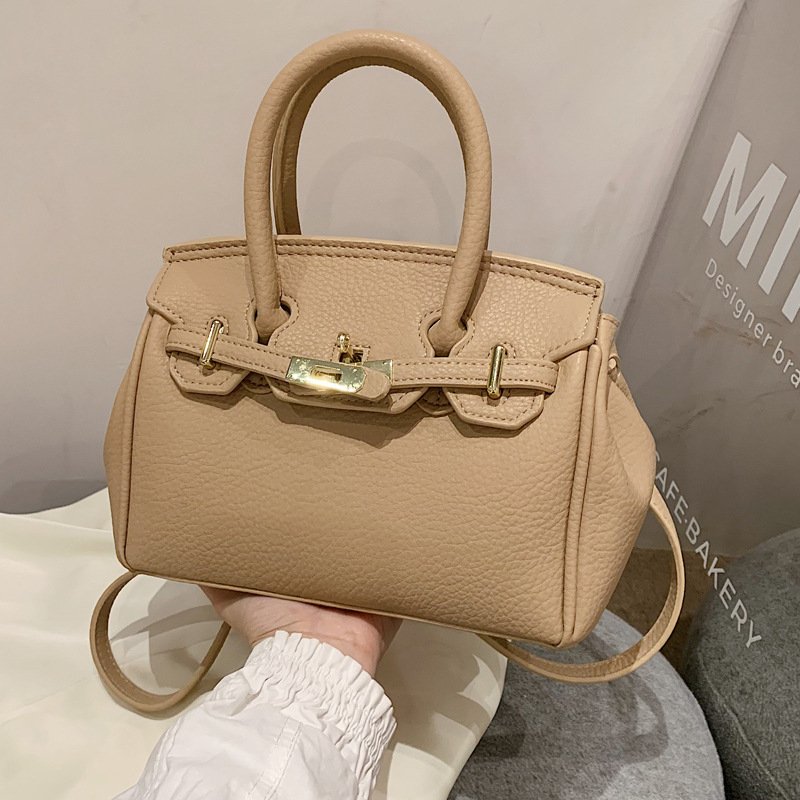 Ženska torbica od PU kože, može se nositi preko ramena ili kao crossbody, srednje veličine, platinski završetak, gradski minimalistički stil, 2025