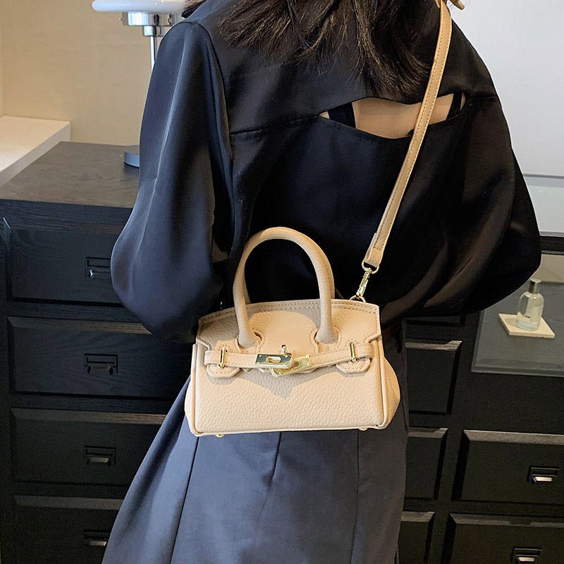 Ženska torbica od PU kože, može se nositi preko ramena ili kao crossbody, srednje veličine, platinski završetak, gradski minimalistički stil, 2025