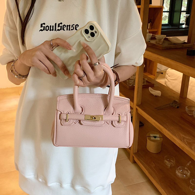 Ženska torbica od PU kože, može se nositi preko ramena ili kao crossbody, srednje veličine, platinski završetak, gradski minimalistički stil, 2025