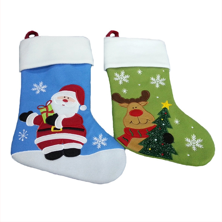 Ciorap de Crăciun din pluș cu broderie Moș Crăciun - ornament de atârnat