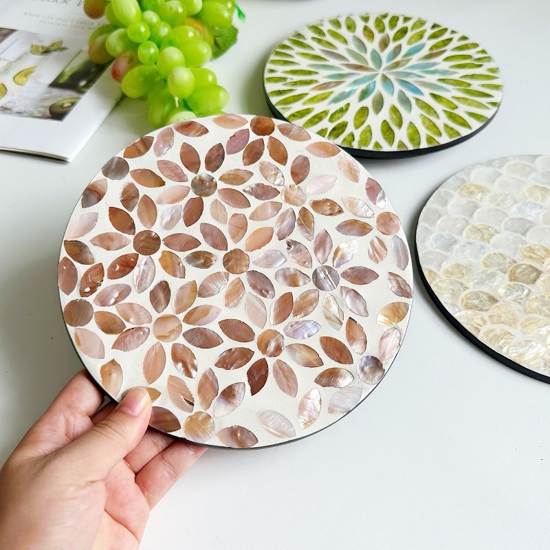 Pad rotund din lemn cu încrustații de scoici pictate, model floral, stil nordic