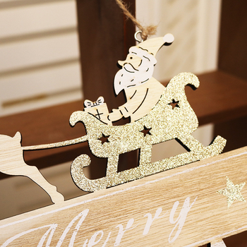 Ornament de ușă din lemn pentru Crăciun cu Moș Crăciun și o sanie trasă de un cerb, mesaj Merry Christmas în litere engleze