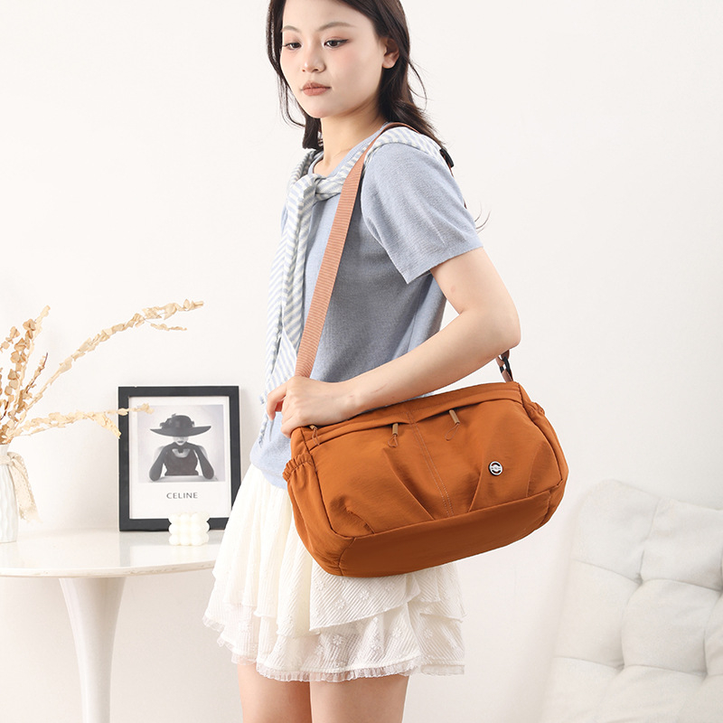 Ženska crossbody torba velikog kapaciteta, novi model 2026, svestrana svakodnevna torba za rame, jednostavna i stilna