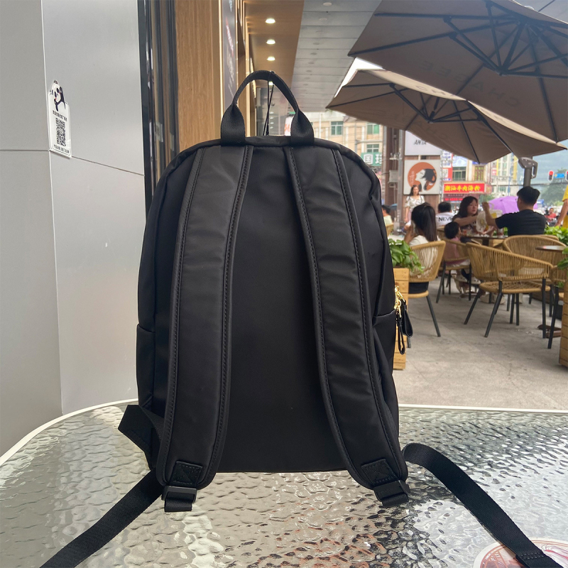Newbie S casual ruksak, velik kapacitet i pretinac za prijenosno računalo