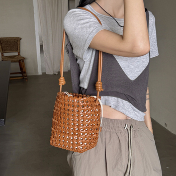 Ženska bucket torbica od prve klase kože s rastlinskim premazom, ručno tkana, za ramena ili crossbody
