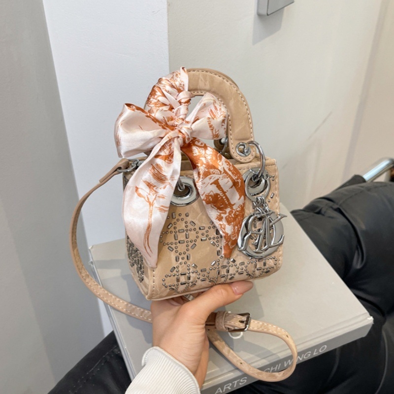 Mala torbica s kristalima i rombo uzorkom, inspirirana princezom Dianom, ručna i crossbody torba