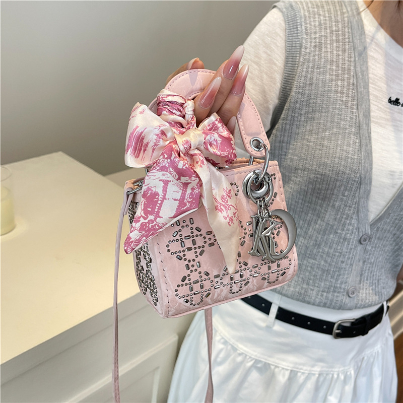 Mala torbica s kristalima i rombo uzorkom, inspirirana princezom Dianom, ručna i crossbody torba
