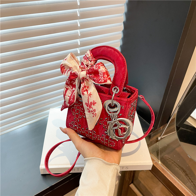 Mala torbica s kristalima i rombo uzorkom, inspirirana princezom Dianom, ručna i crossbody torba