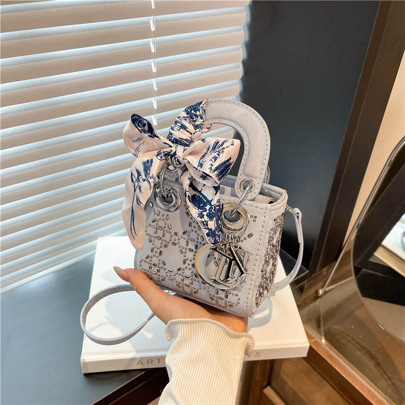 Mala torbica s kristalima i rombo uzorkom, inspirirana princezom Dianom, ručna i crossbody torba