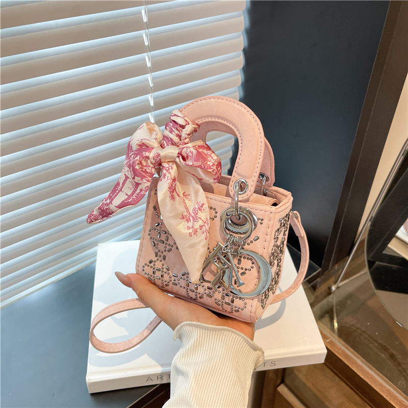 Mala torbica s kristalima i rombo uzorkom, inspirirana princezom Dianom, ručna i crossbody torba