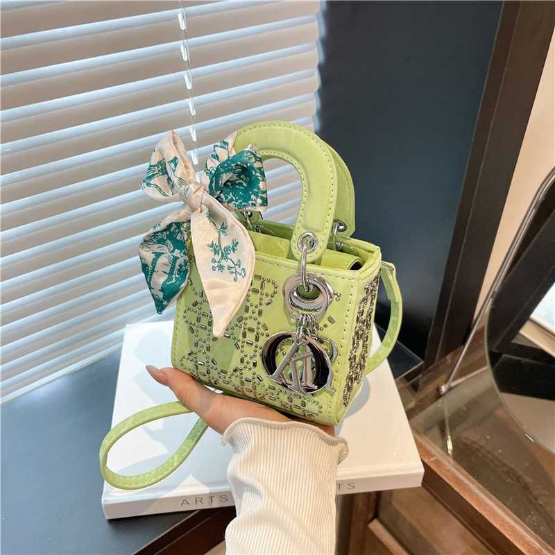 Mala torbica s kristalima i rombo uzorkom, inspirirana princezom Dianom, ručna i crossbody torba