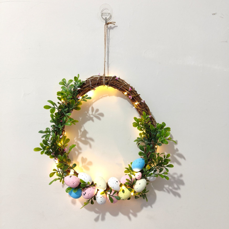 Coroană de Paște cu ouă artificiale și flori pentru decor de primăvară