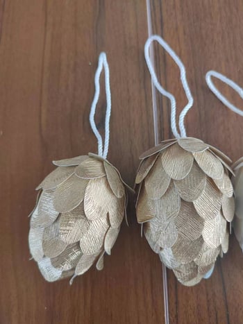 Ouă de Paște din spumă - ornamente DIY din hârtie spumată, pe șnur