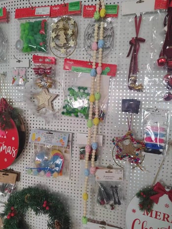 Ouă de Paște din spumă - ornamente DIY din hârtie spumată, pe șnur
