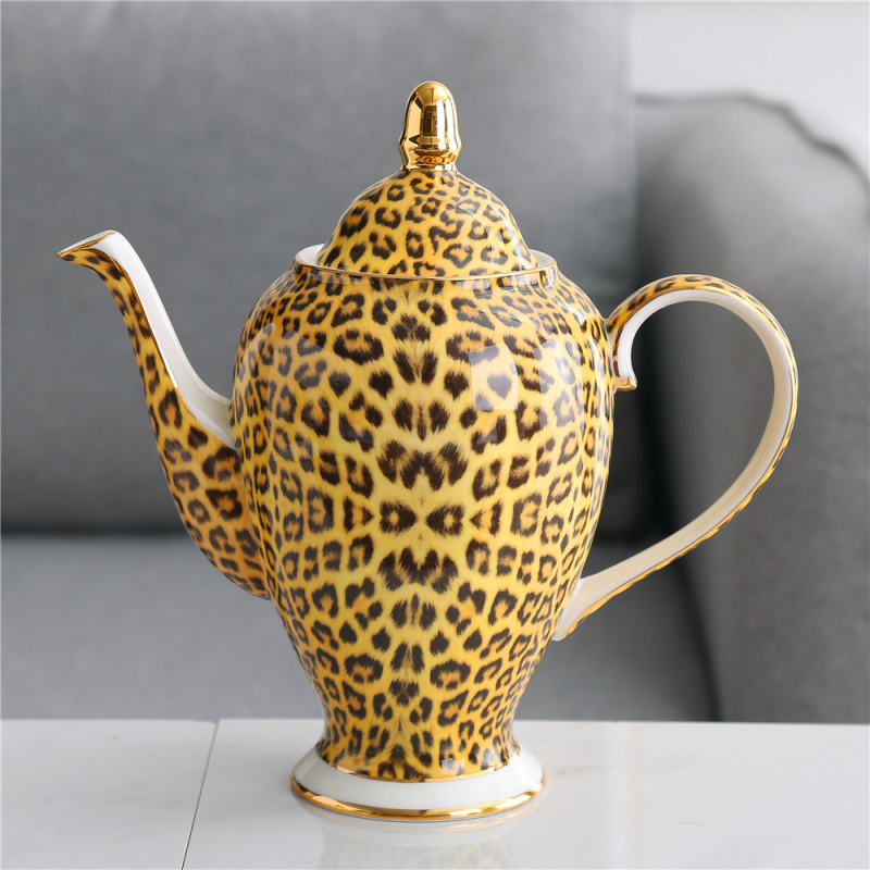 Set cafea din porțelan de oase cu imprimeu leopard: cană cu farfurie, ceainic, linguriță, zaharniță, cană de lapte, farfurie, suport de masă, cuțit, furculiță, cenușar