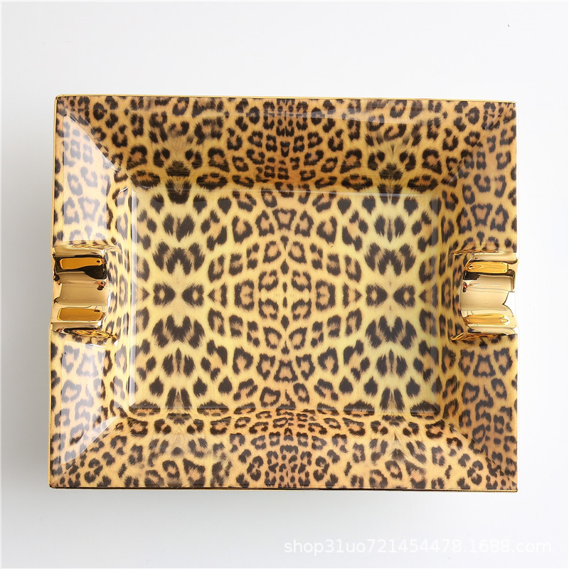 Set cafea din porțelan de oase cu imprimeu leopard: cană cu farfurie, ceainic, linguriță, zaharniță, cană de lapte, farfurie, suport de masă, cuțit, furculiță, cenușar