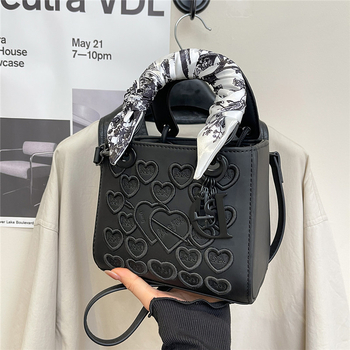 Ženska crossbody torba s akcentom izvezenog svilenog šala, 2026 novi model, srednja veličina, PU koža, za svakodnevnu upotrebu
