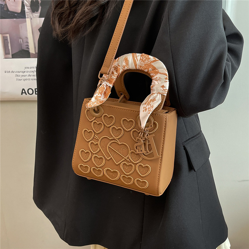 Ženska crossbody torba s akcentom izvezenog svilenog šala, 2026 novi model, srednja veličina, PU koža, za svakodnevnu upotrebu