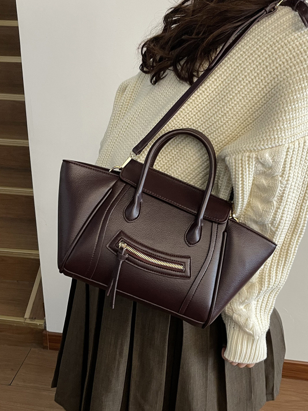 Ženska torba velikog kapaciteta, crossbody remenom, krilni oblik, gradski stil, kolekcija 2026