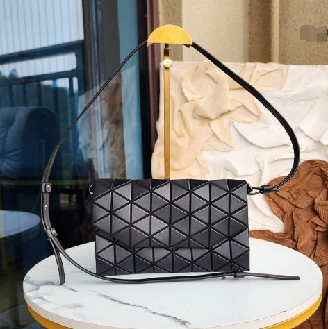 2024 nova kristalna torba‑kovert za ručne nošenje, matni dijamantni uzorak, odvojiva, multifunkcionalna torba za rame i crossbody za žene