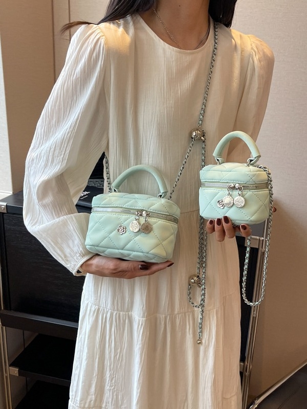 Ženska mini bucket torbica od PU kože s dijamantnim quiltom, lančani remen, crossbody stil