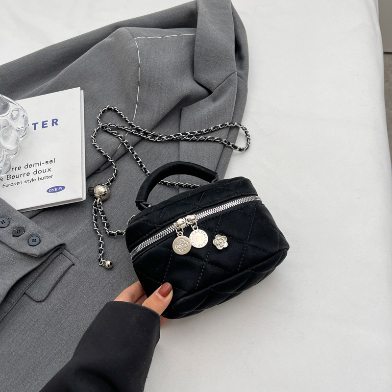 Ženska mini bucket torbica od PU kože s dijamantnim quiltom, lančani remen, crossbody stil
