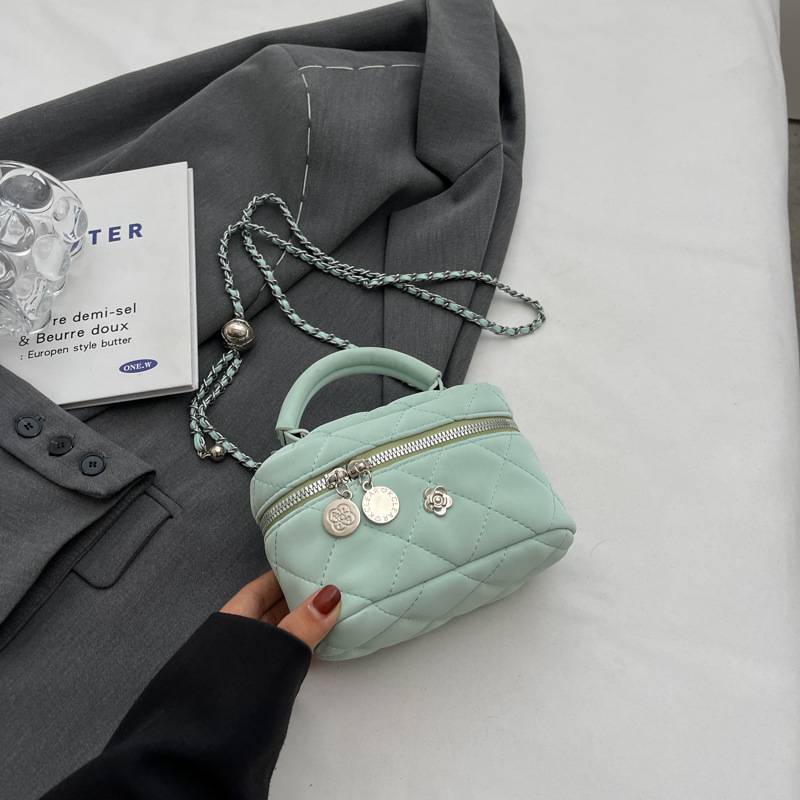 Ženska mini bucket torbica od PU kože s dijamantnim quiltom, lančani remen, crossbody stil