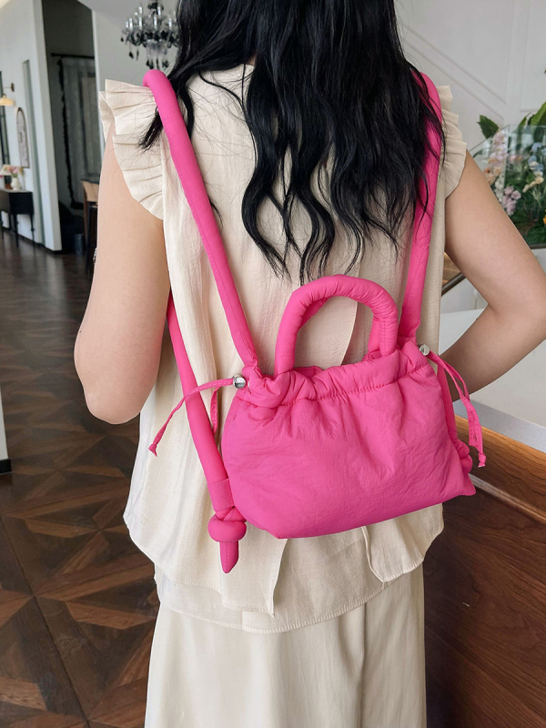 Ženska bucket bag u bombon boji, mala nylon torba sa šnrom za nošenje preko ramena