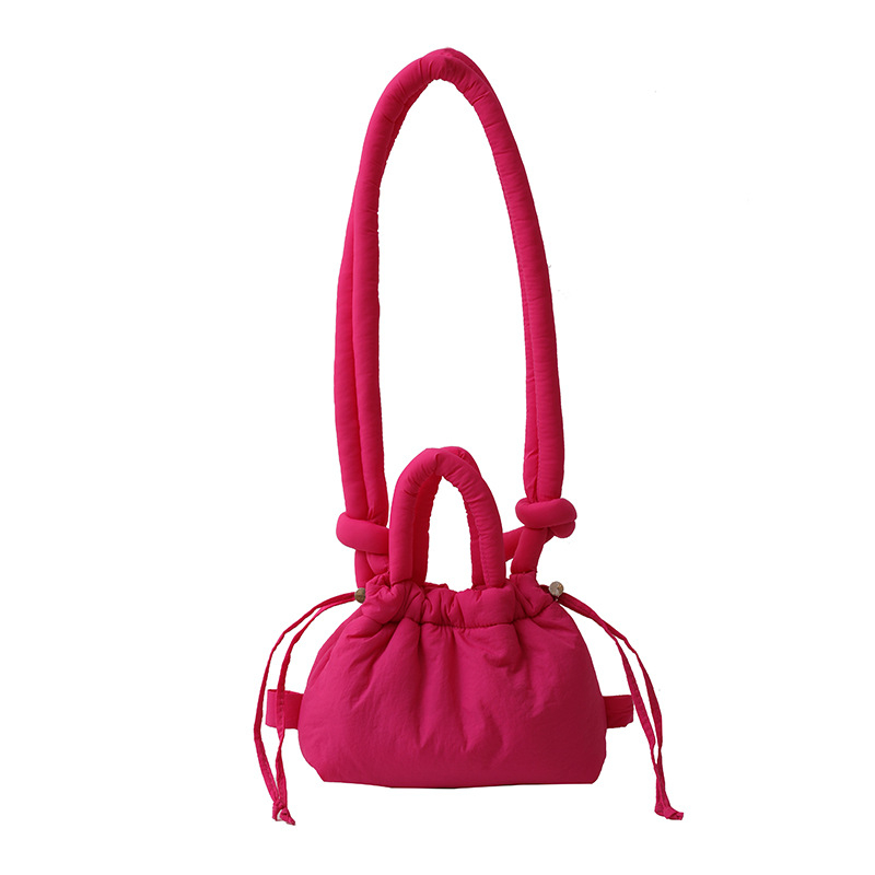 Ženska bucket bag u bombon boji, mala nylon torba sa šnrom za nošenje preko ramena