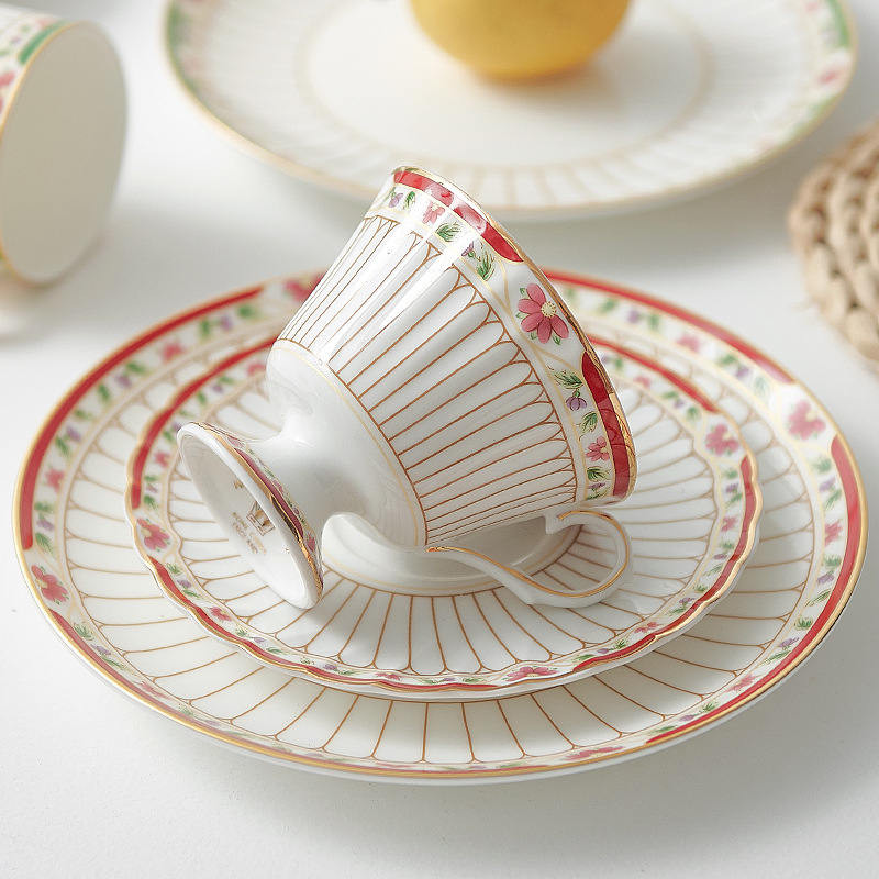 Set Nordic ceramic pentru cafea cu cești și farfurioare, margine aurie – stil modern pentru ceai de după-amiază