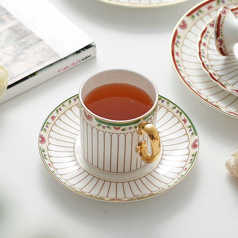 Set Nordic ceramic pentru cafea cu cești și farfurioare, margine aurie – stil modern pentru ceai de după-amiază