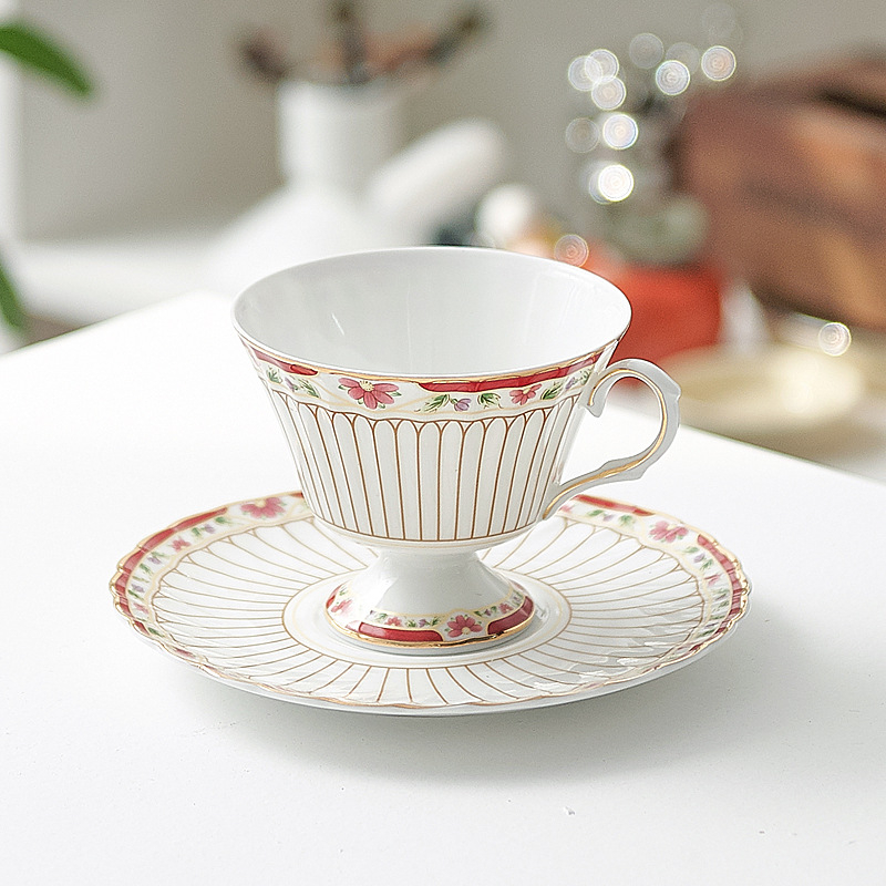 Set Nordic ceramic pentru cafea cu cești și farfurioare, margine aurie – stil modern pentru ceai de după-amiază