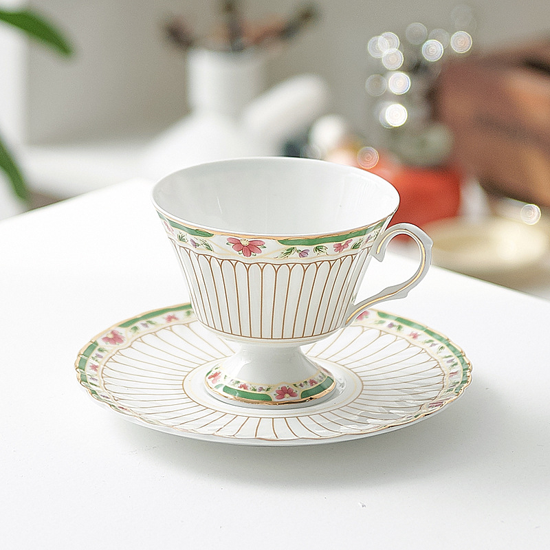 Set Nordic ceramic pentru cafea cu cești și farfurioare, margine aurie – stil modern pentru ceai de după-amiază