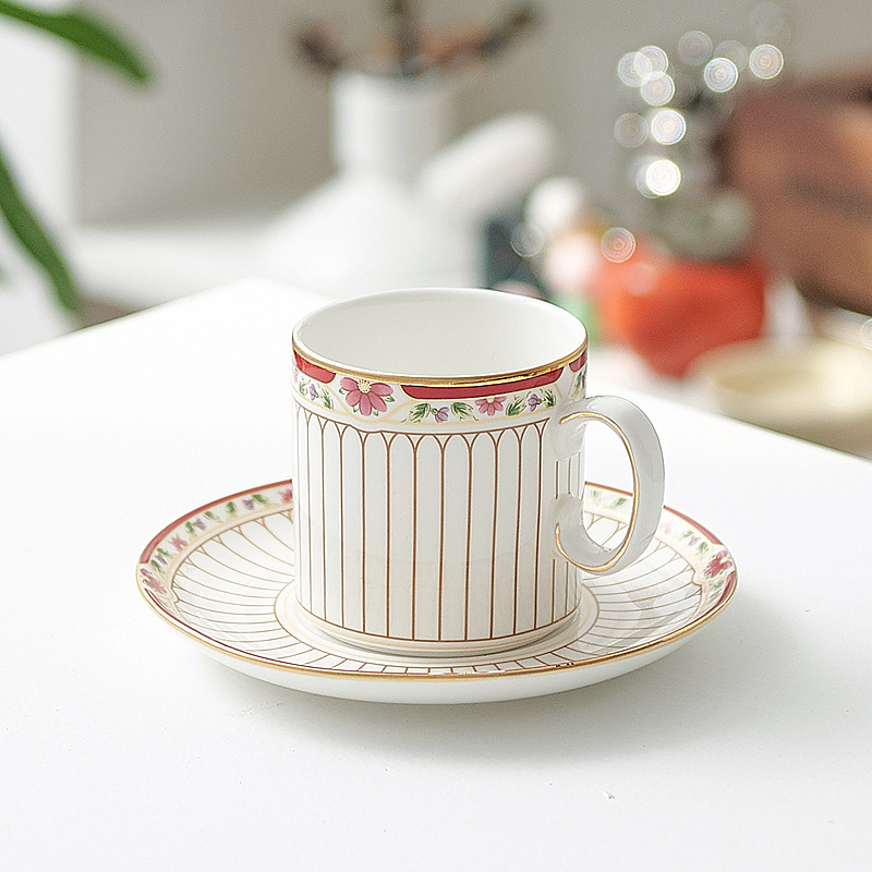 Set Nordic ceramic pentru cafea cu cești și farfurioare, margine aurie – stil modern pentru ceai de după-amiază