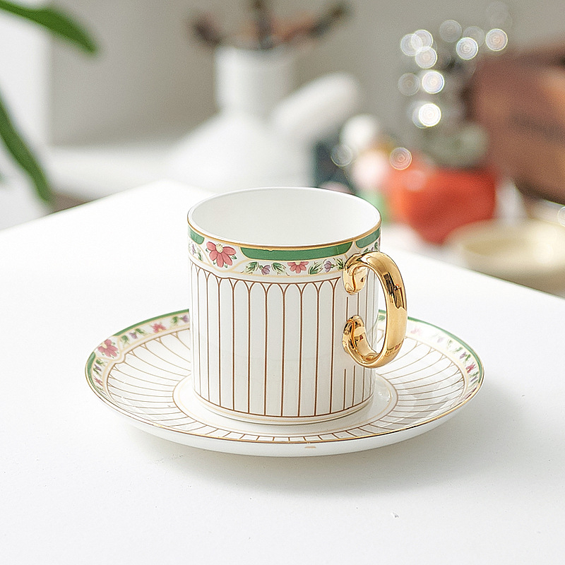 Set Nordic ceramic pentru cafea cu cești și farfurioare, margine aurie – stil modern pentru ceai de după-amiază