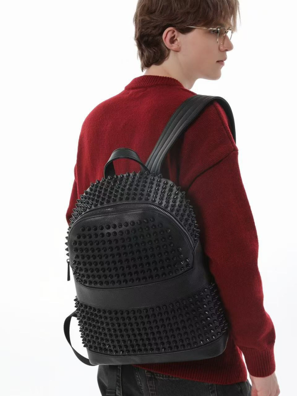 Unisex punk ruksak s velikom kapacitom 20–35 l, korejski stil s metalnim zakovicama, PU materijal, pretinac za 14-inčni prijenosnik, jednobojan, trake s zračnim jastučićima