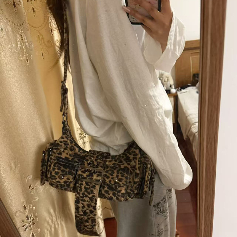 Ženska torba preko ramena s leopardnim uzorkom, kopča remena i nitima, urbanog stila